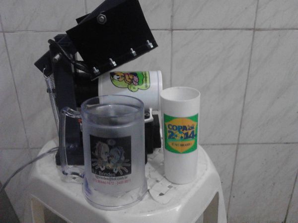 Máquina de gravar copos e canecas plástico e acrílico transf